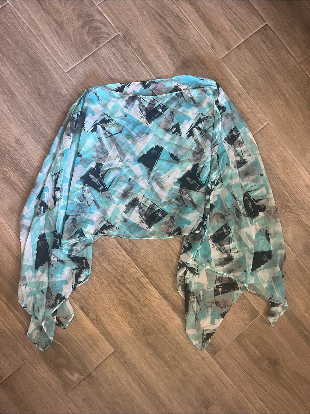 Papillon Blanc Abstract V-Neck Tunic in Teal, Black, White